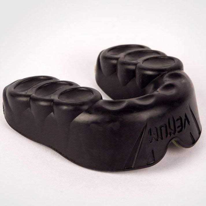 Venum Challenger Mouthguard - Image 4